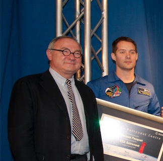 Il a toutes les qualités – par Jean-Jacques Dordain