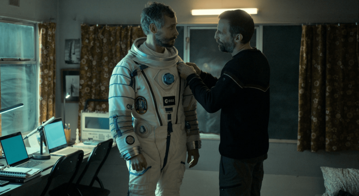 Utiliser pour la destination de son retour le mot « Terre » par Christophe Rossignon