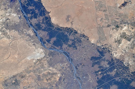 Cherchez les Pyramides…